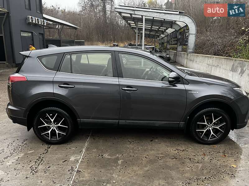 Позашляховик / Кросовер Toyota RAV4 2017 в Києві фото 4 Позашляховик / Кросовер Toyota RAV4 2017 в Києві