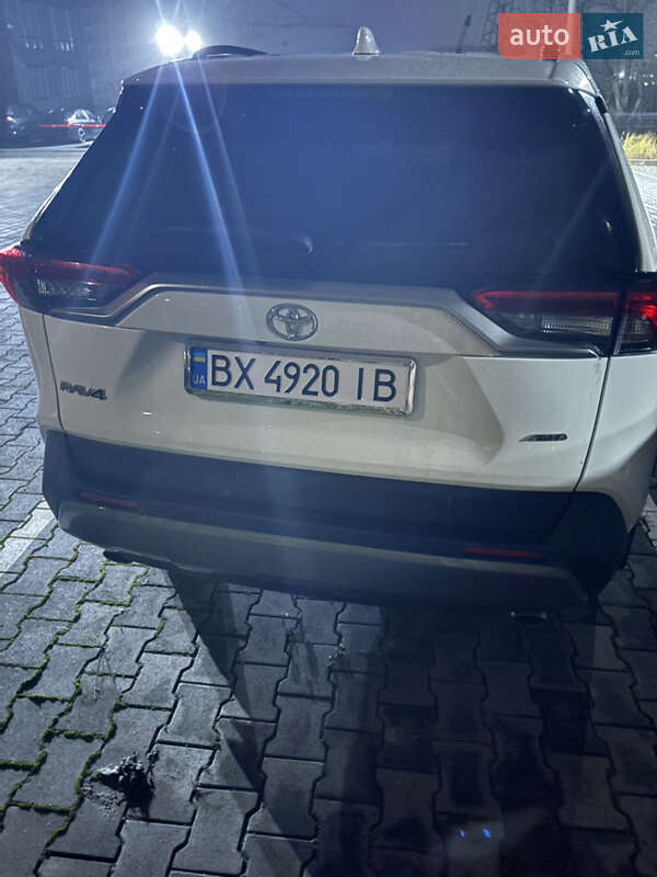 Внедорожник / Кроссовер Toyota RAV4 2020 в Хмельницком