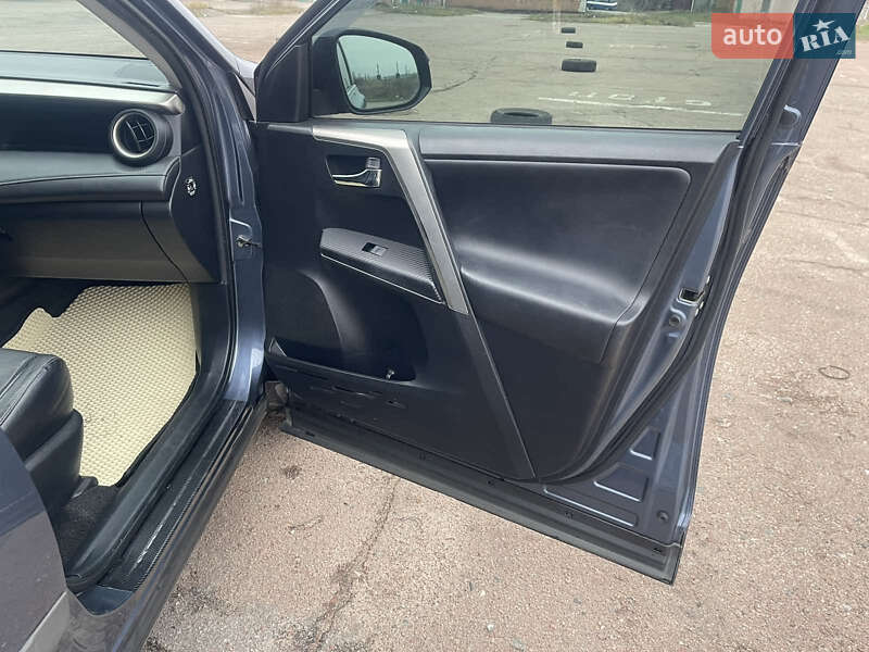 Внедорожник / Кроссовер Toyota RAV4 2014 в Чернигове