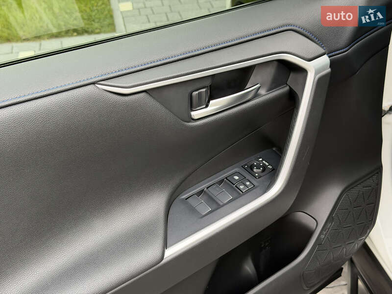 Внедорожник / Кроссовер Toyota RAV4 2020 в Ужгороде фото 25 Внедорожник / Кроссовер Toyota RAV4 2020 в Ужгороде