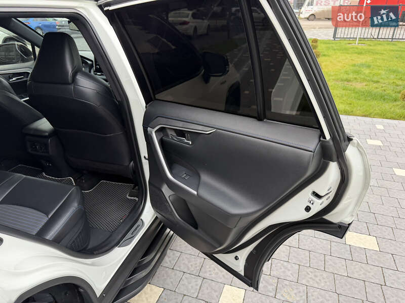 Внедорожник / Кроссовер Toyota RAV4 2020 в Ужгороде фото 35 Внедорожник / Кроссовер Toyota RAV4 2020 в Ужгороде