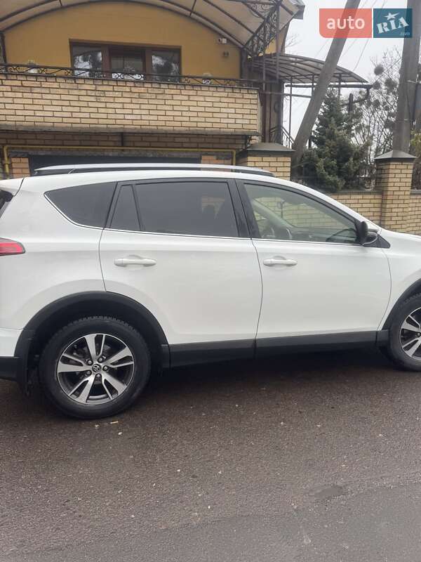 Позашляховик / Кросовер Toyota RAV4 2018 в Львові фото 16 Позашляховик / Кросовер Toyota RAV4 2018 в Львові