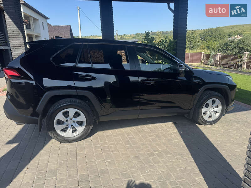 Внедорожник / Кроссовер Toyota RAV4 2020 в Черновцах