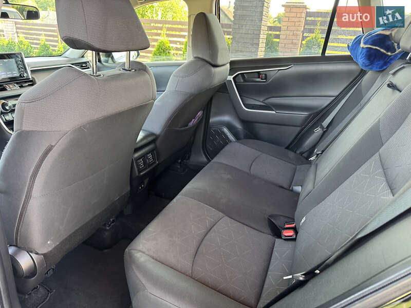 Внедорожник / Кроссовер Toyota RAV4 2020 в Черновцах