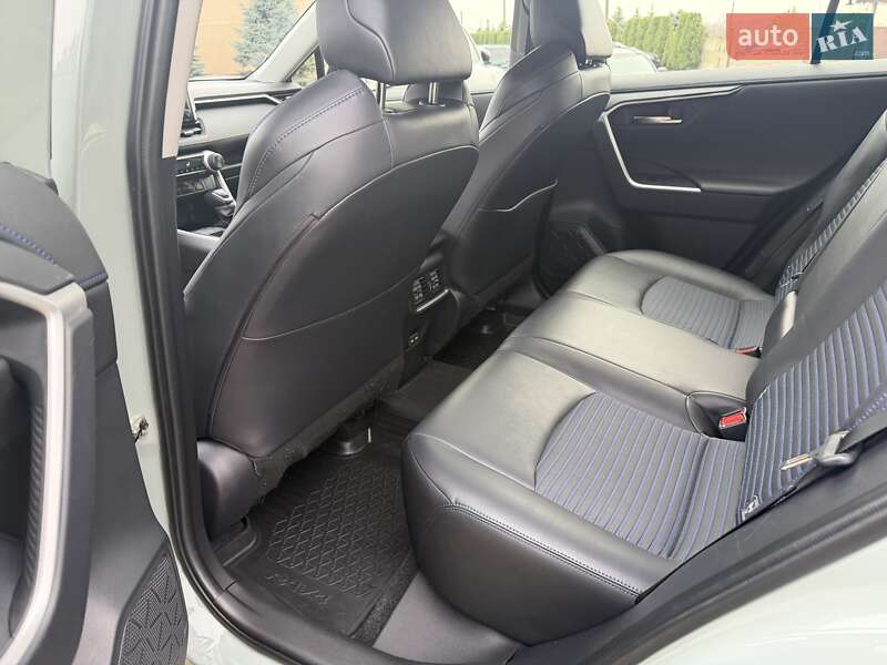 Внедорожник / Кроссовер Toyota RAV4 2022 в Днепре
