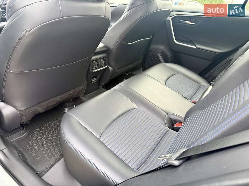 Внедорожник / Кроссовер Toyota RAV4 2022 в Днепре