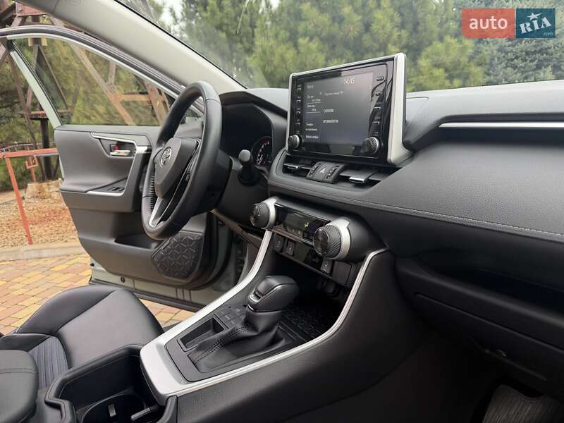 Внедорожник / Кроссовер Toyota RAV4 2022 в Днепре