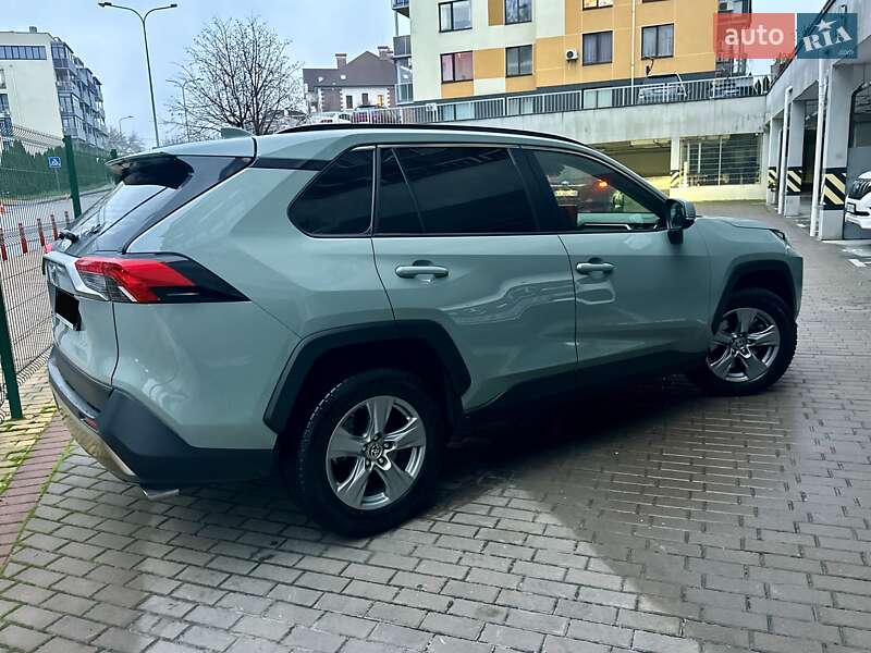 Внедорожник / Кроссовер Toyota RAV4 2023 в Киеве