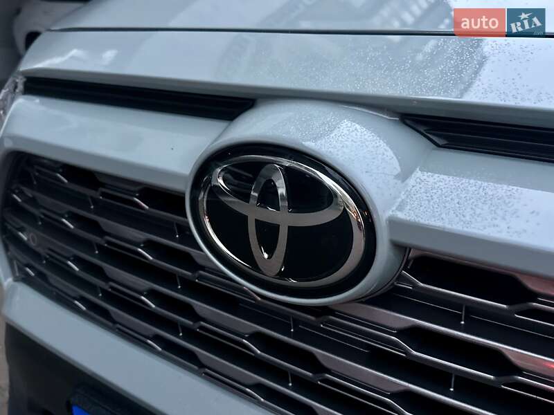 Внедорожник / Кроссовер Toyota RAV4 2023 в Киеве