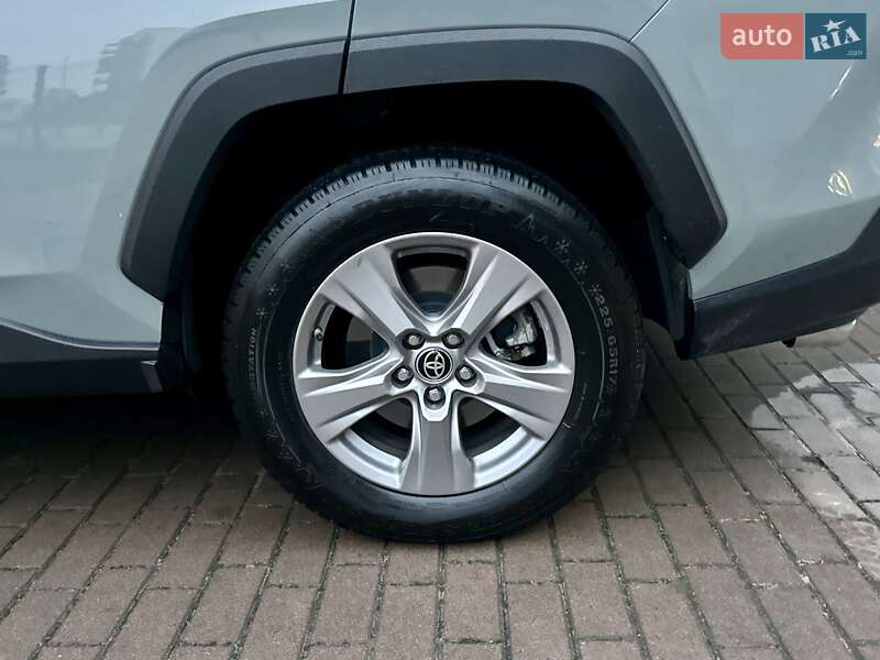 Внедорожник / Кроссовер Toyota RAV4 2023 в Киеве