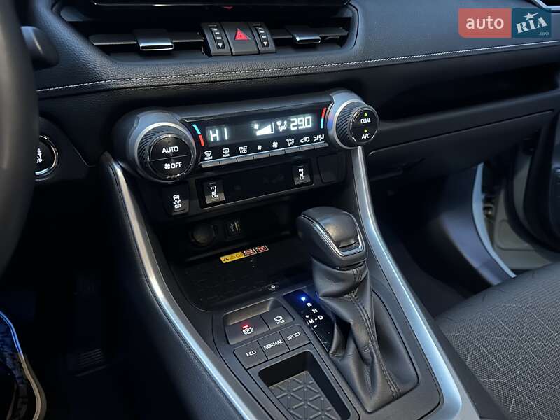 Внедорожник / Кроссовер Toyota RAV4 2023 в Киеве