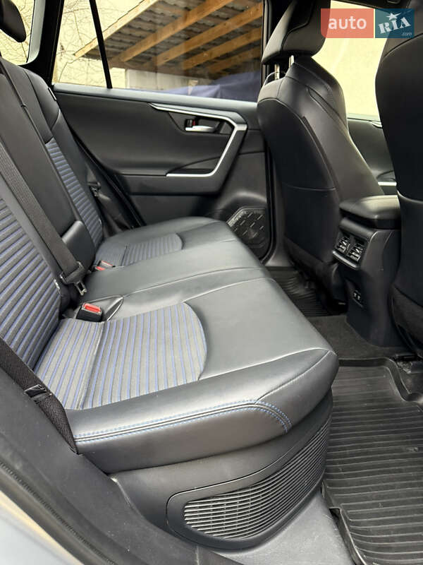 Внедорожник / Кроссовер Toyota RAV4 2019 в Киеве фото 30 Внедорожник / Кроссовер Toyota RAV4 2019 в Киеве