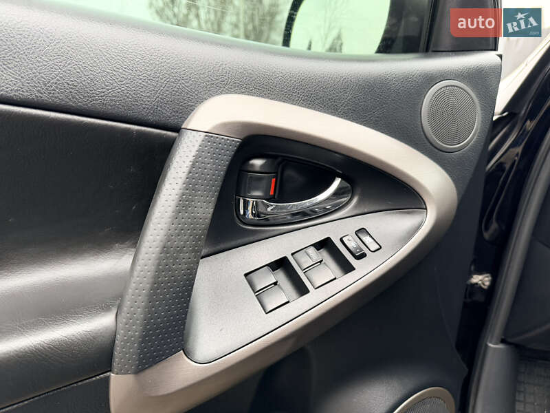 Внедорожник / Кроссовер Toyota RAV4 2007 в Днепре