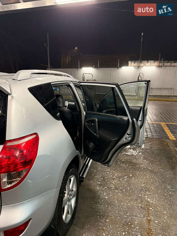 Внедорожник / Кроссовер Toyota RAV4 2007 в Николаеве