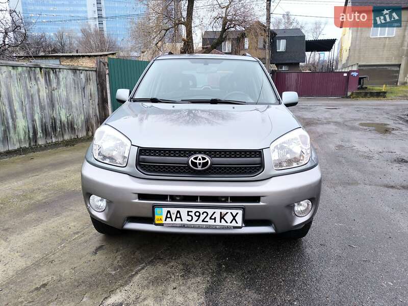 Внедорожник / Кроссовер Toyota RAV4 2003 в Киеве