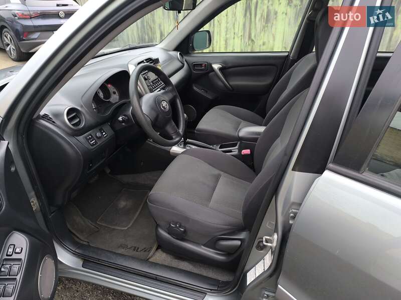 Внедорожник / Кроссовер Toyota RAV4 2003 в Киеве