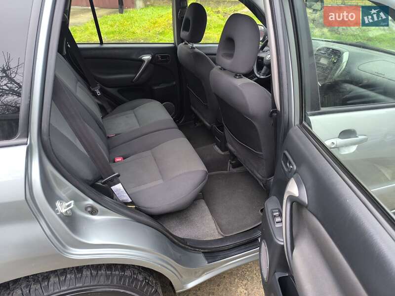 Внедорожник / Кроссовер Toyota RAV4 2003 в Киеве