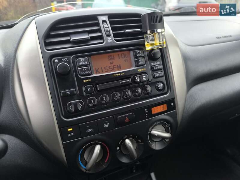 Внедорожник / Кроссовер Toyota RAV4 2003 в Киеве