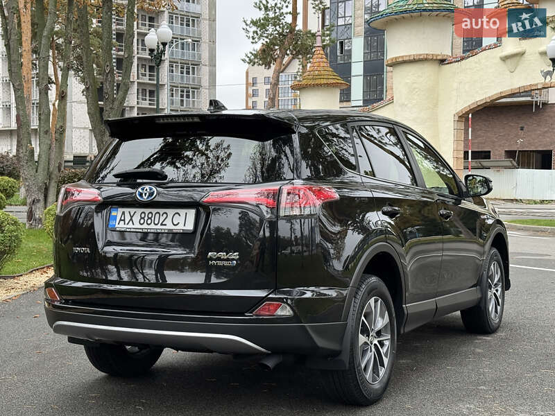Внедорожник / Кроссовер Toyota RAV4 2017 в Харькове