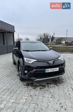 Позашляховик / Кросовер Toyota RAV4 2015 в Врадіївці