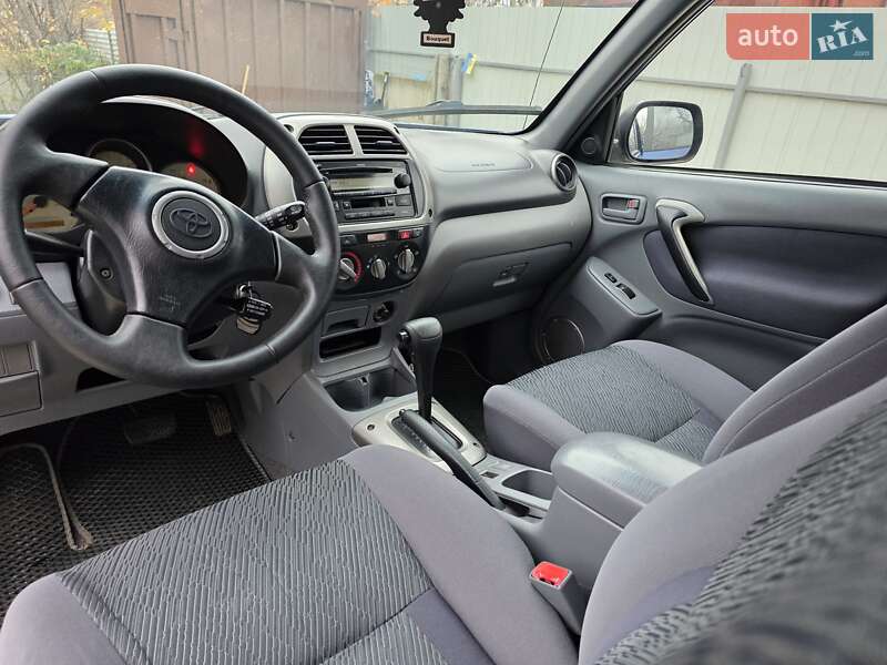 Внедорожник / Кроссовер Toyota RAV4 2003 в Бердичеве