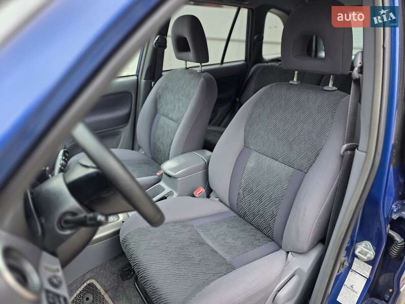 Внедорожник / Кроссовер Toyota RAV4 2003 в Бердичеве