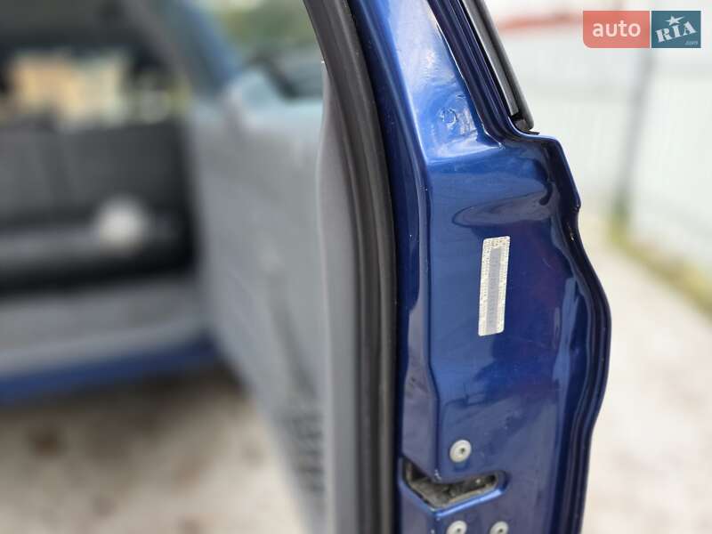 Внедорожник / Кроссовер Toyota RAV4 2003 в Бердичеве