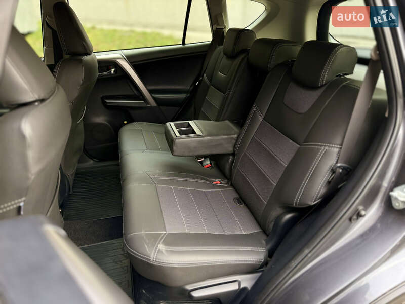 Внедорожник / Кроссовер Toyota RAV4 2018 в Харькове