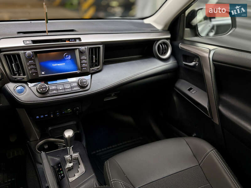 Внедорожник / Кроссовер Toyota RAV4 2018 в Харькове