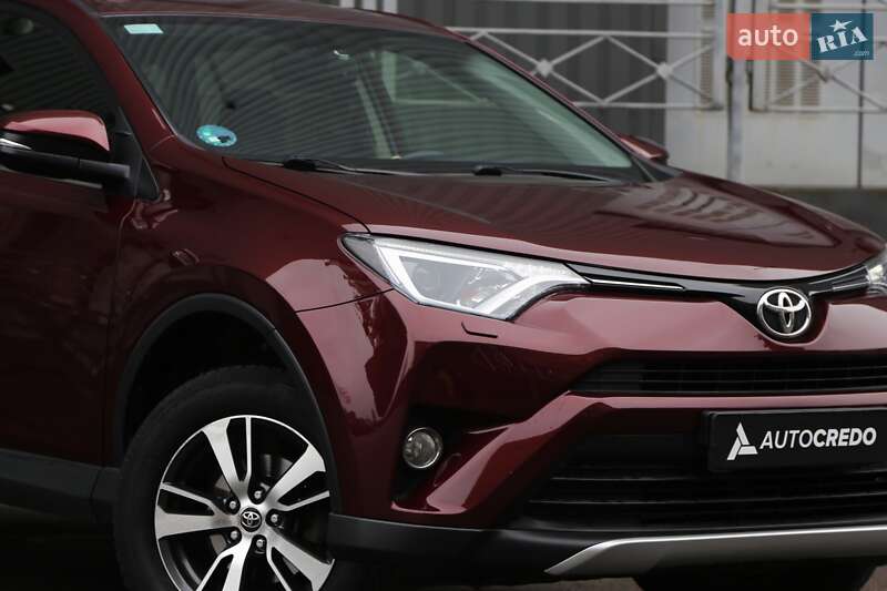 Позашляховик / Кросовер Toyota RAV4 2016 в Києві