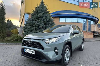Позашляховик / Кросовер Toyota RAV4 2021 в Зміїві