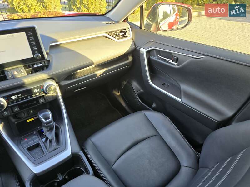 Позашляховик / Кросовер Toyota RAV4 2022 в Львові
