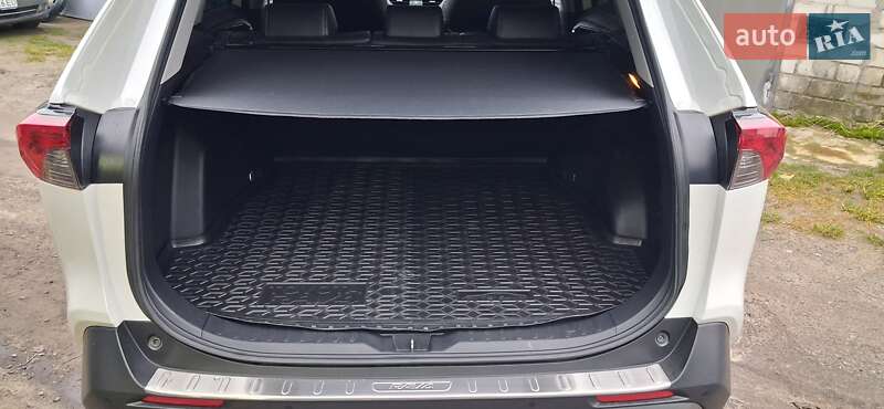 Позашляховик / Кросовер Toyota RAV4 2019 в Києві