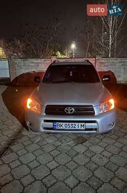 Внедорожник / Кроссовер Toyota RAV4 2006 в Ровно