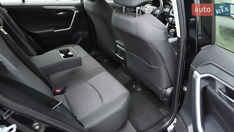 Позашляховик / Кросовер Toyota RAV4 2021 в Києві