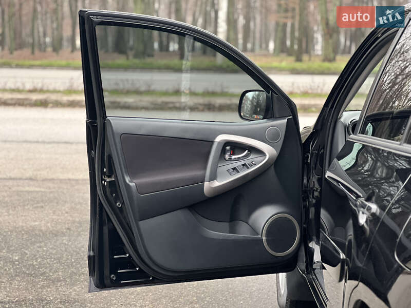 Внедорожник / Кроссовер Toyota RAV4 2006 в Днепре