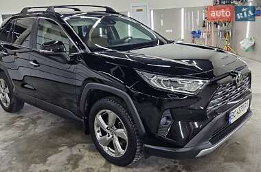 Позашляховик / Кросовер Toyota RAV4 2020 в Львові