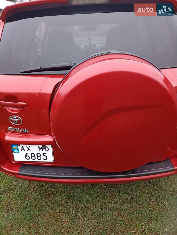 Позашляховик / Кросовер Toyota RAV4 2012 в Карлівці