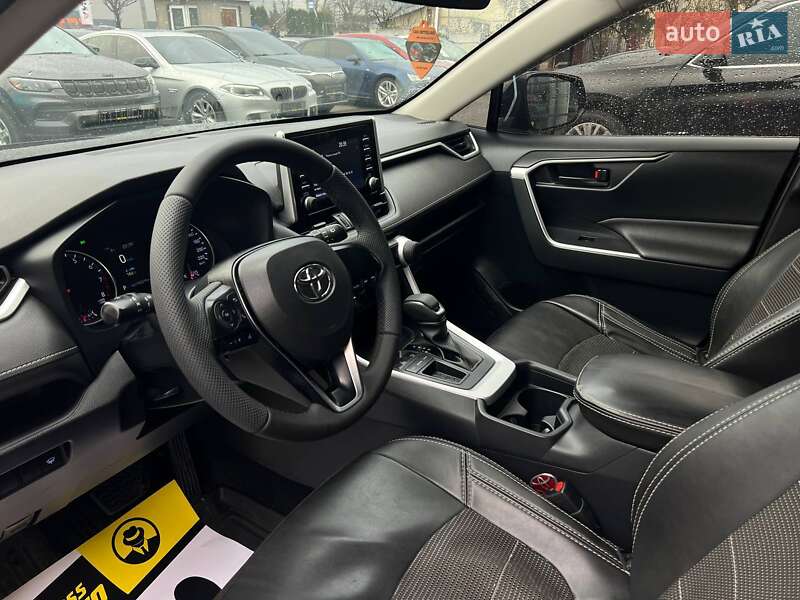 Внедорожник / Кроссовер Toyota RAV4 2019 в Ивано-Франковске