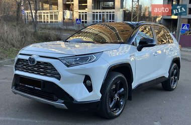 Внедорожник / Кроссовер Toyota RAV4 2020 в Киеве