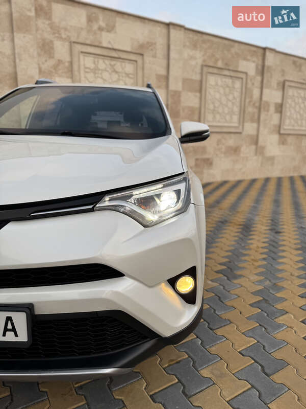 Позашляховик / Кросовер Toyota RAV4 2016 в Одесі