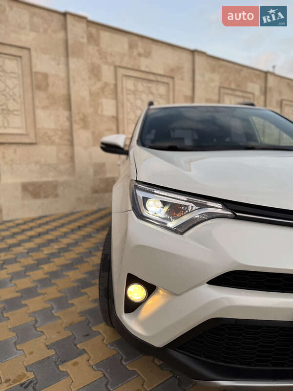 Позашляховик / Кросовер Toyota RAV4 2016 в Одесі