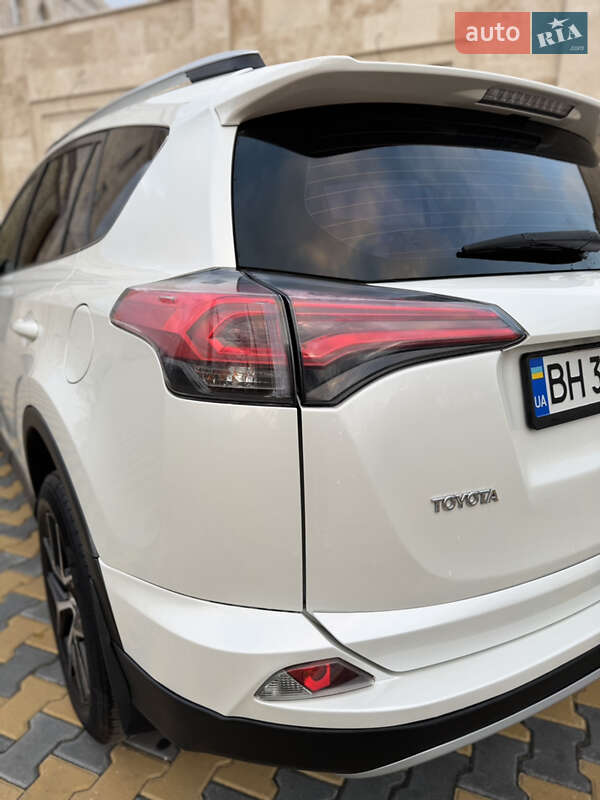Позашляховик / Кросовер Toyota RAV4 2016 в Одесі