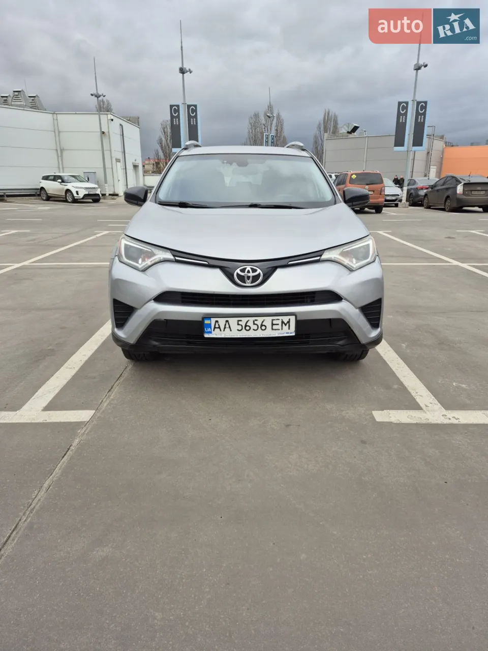 Єдиний власник,приганяв і робив для себе, повний привід, два ключі, два комплекти резини. На 145 тис зроблено то. Можливий обмін на тойота королла або рав 4 не старіший 2020 року. Продаю , бо хочу оновити авто. Прохання перекупам і площадкам не дзвонити і не писати мені. 