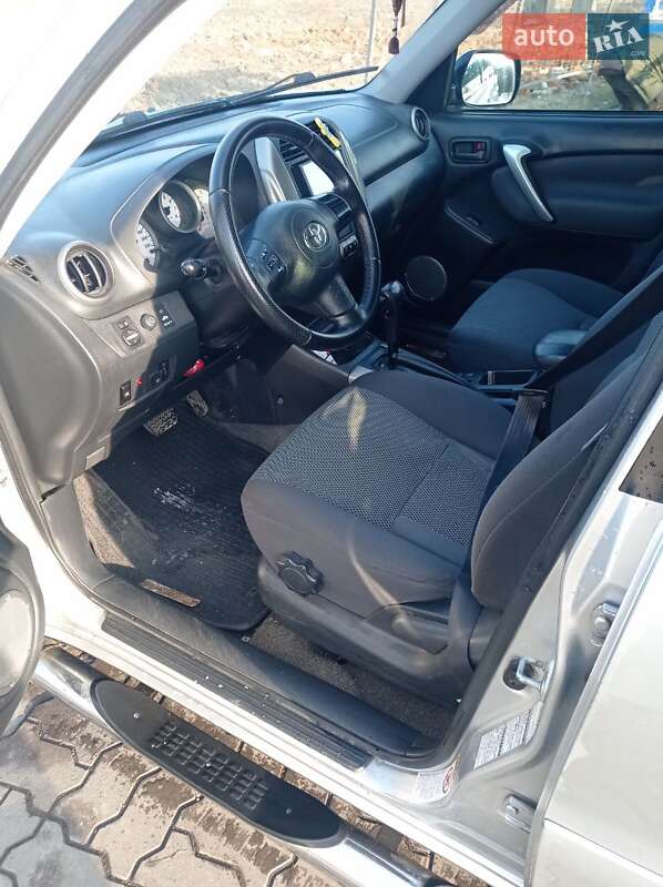 Позашляховик / Кросовер Toyota RAV4 2004 в Володимирі