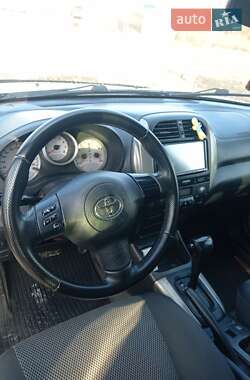 Позашляховик / Кросовер Toyota RAV4 2004 в Володимирі
