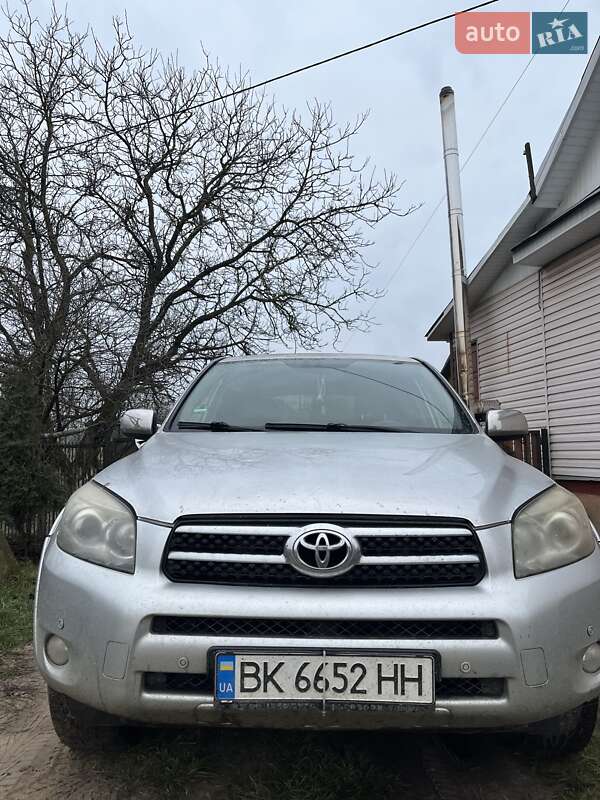 Позашляховик / Кросовер Toyota RAV4 2006 в Березному