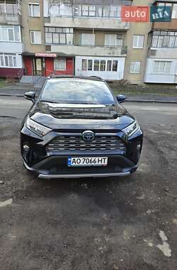 Внедорожник / Кроссовер Toyota RAV4 2020 в Ужгороде