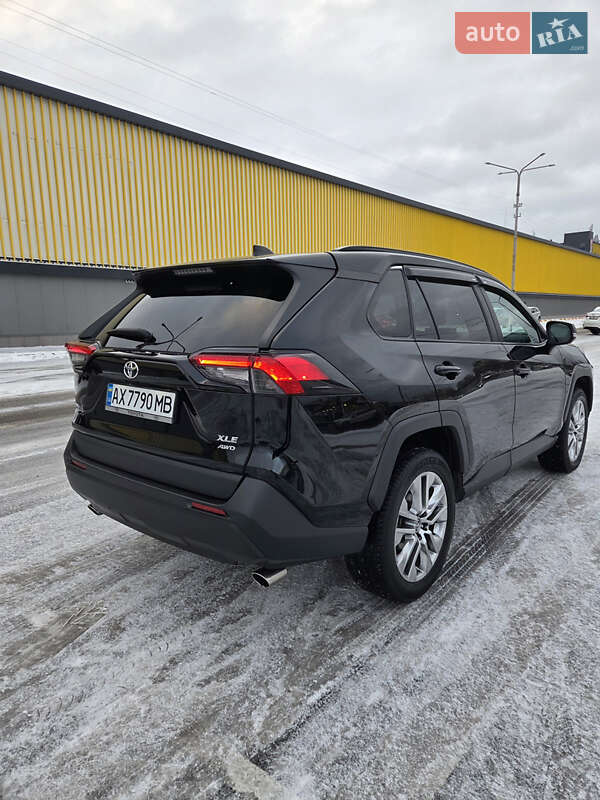 Позашляховик / Кросовер Toyota RAV4 2019 в Києві
