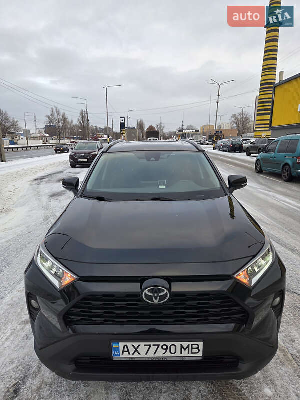 Позашляховик / Кросовер Toyota RAV4 2019 в Києві
